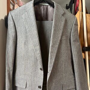 Hickey Freeman suitcoat/pants set size M preowned